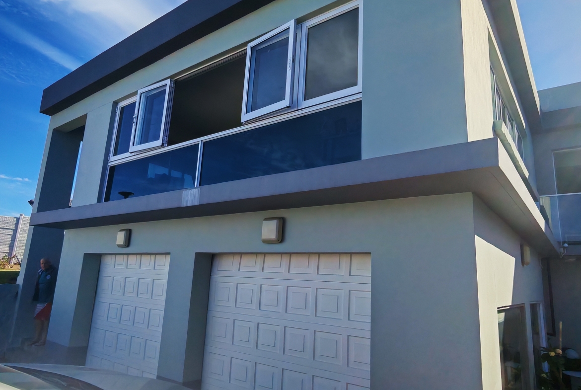 Luxury Home with distant seaview for sale in manaba