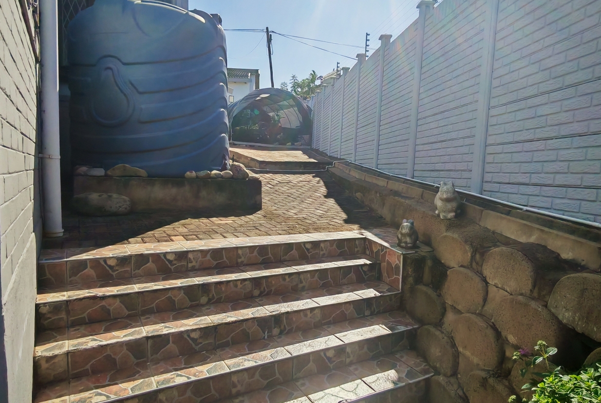 Luxury Home with distant seaview for sale in manaba