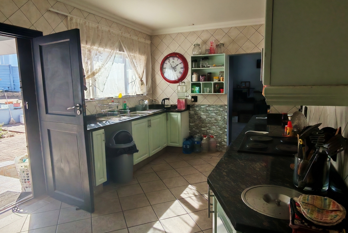 Luxury Home with distant seaview for sale in manaba