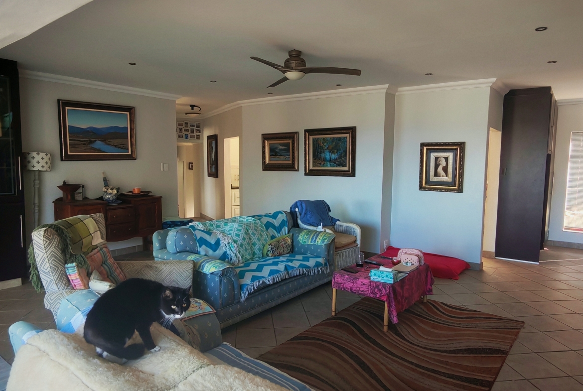 Luxury Home with distant seaview for sale in manaba