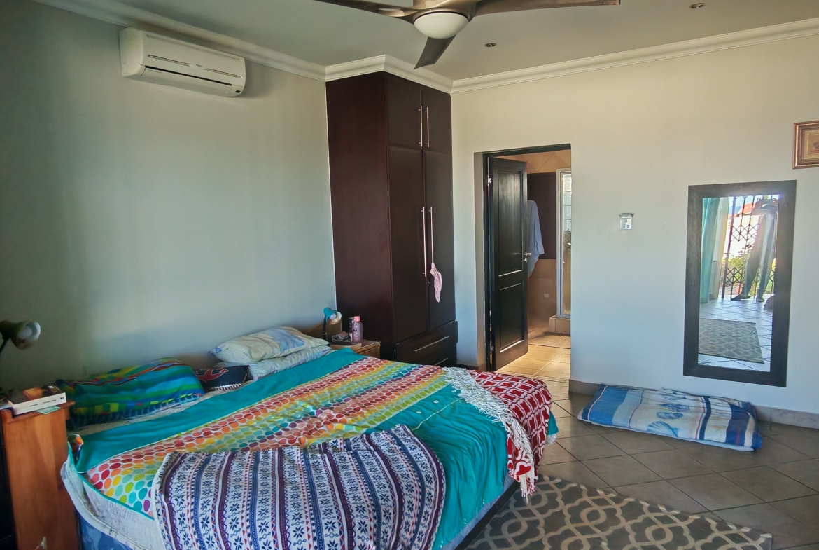 Luxury Home with distant seaview for sale in manaba