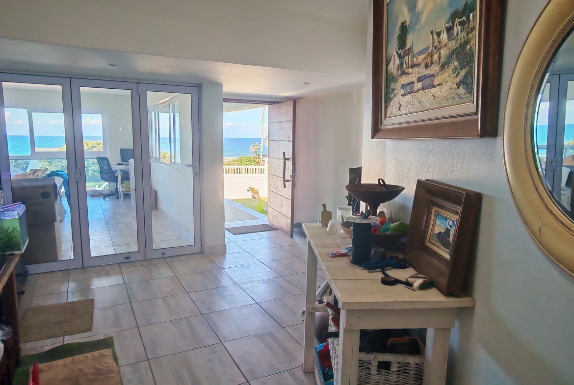 Luxury Home with distant seaview for sale in manaba