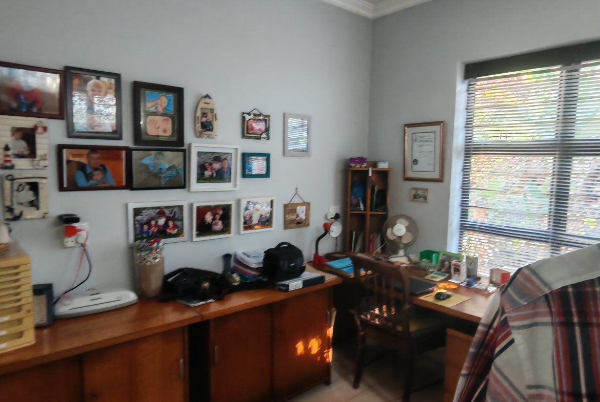 5 Bedroom Coastal Home for Sale | Manaba – Sea Views, Solar Power & Versatile Living