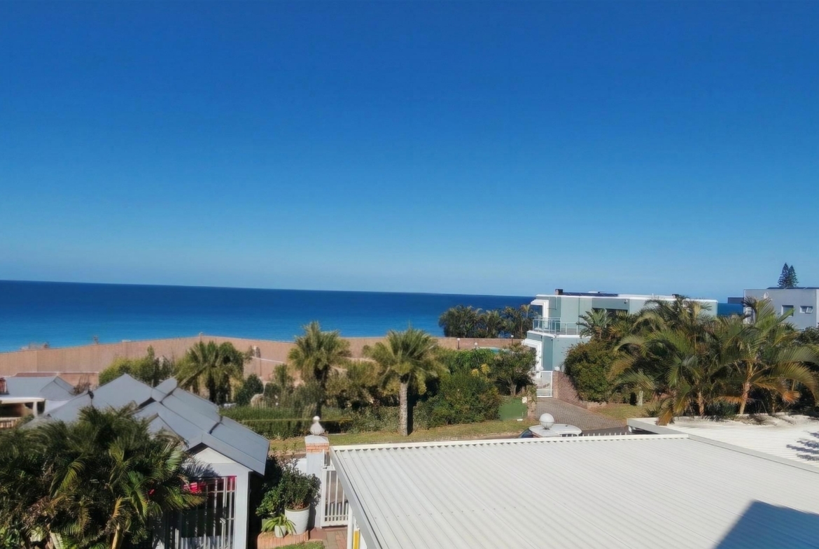5 Bedroom Coastal Home for Sale | Manaba – Sea Views, Solar Power & Versatile Living