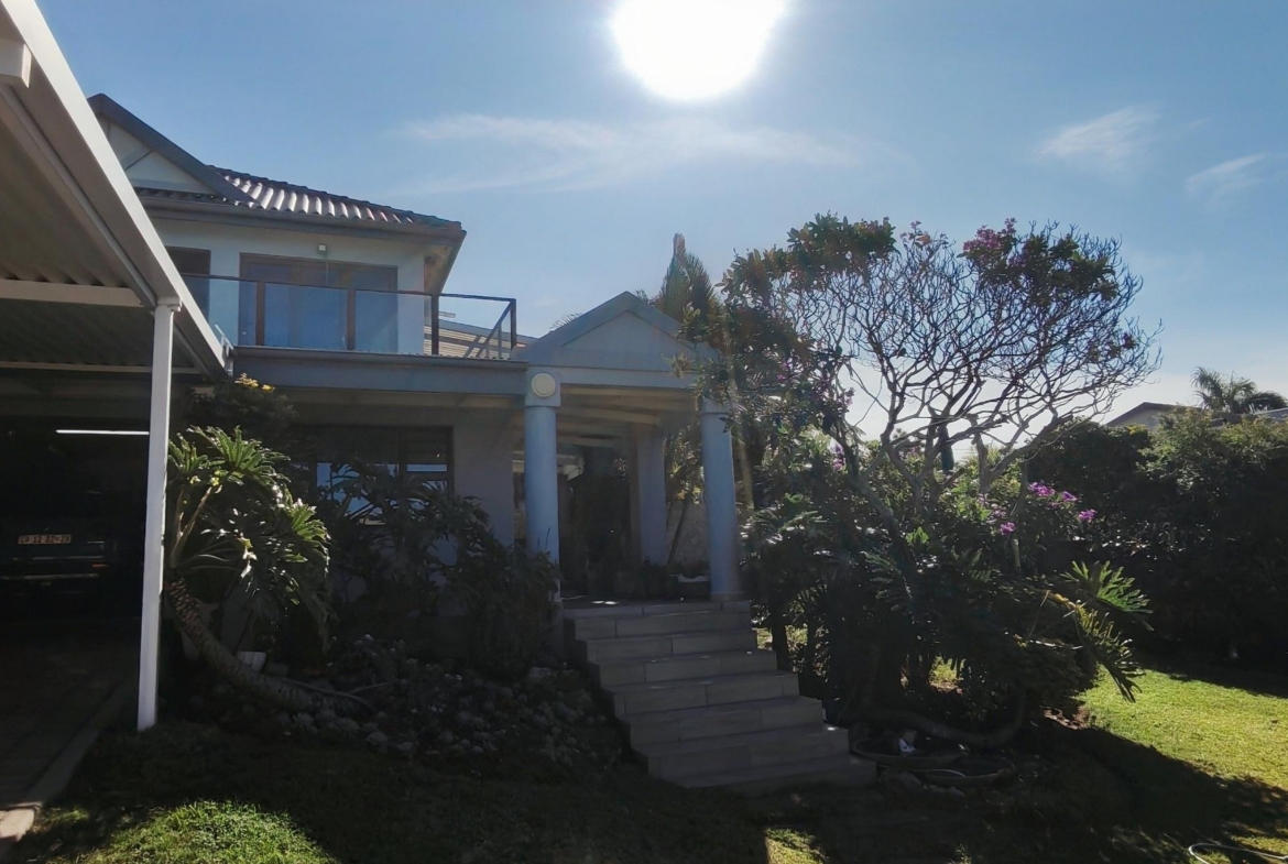 5 Bedroom Coastal Home for Sale | Manaba – Sea Views, Solar Power & Versatile Living