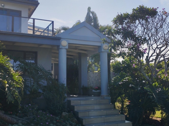 5 Bedroom Coastal Home for Sale | Manaba – Sea Views, Solar Power & Versatile Living