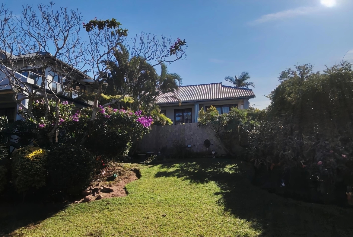 5 Bedroom Coastal Home for Sale | Manaba – Sea Views, Solar Power & Versatile Living