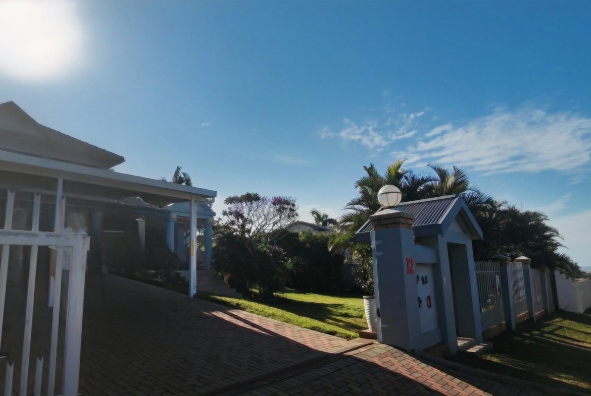 5 Bedroom Coastal Home for Sale | Manaba – Sea Views, Solar Power & Versatile Living