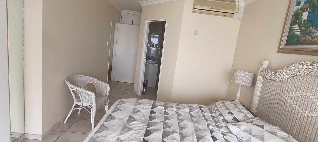Main bedroom Oceanfront Living: 3-Bedroom Apartment with Panoramic Sea Views in Margate