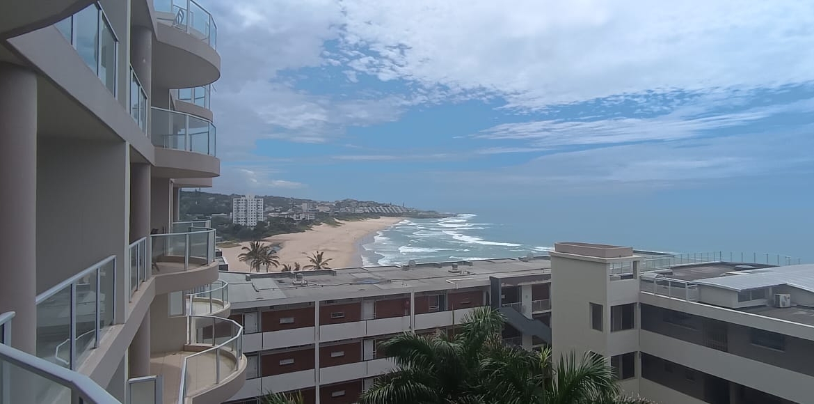 Oceanfront Living: 3-Bedroom Apartment with Panoramic Sea Views in Margate
