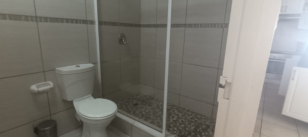 WhatsApp Image 2026-02-03 at 10.21.02 Oceanfront Living: 3-Bedroom Apartment with Panoramic Sea Views in Margate