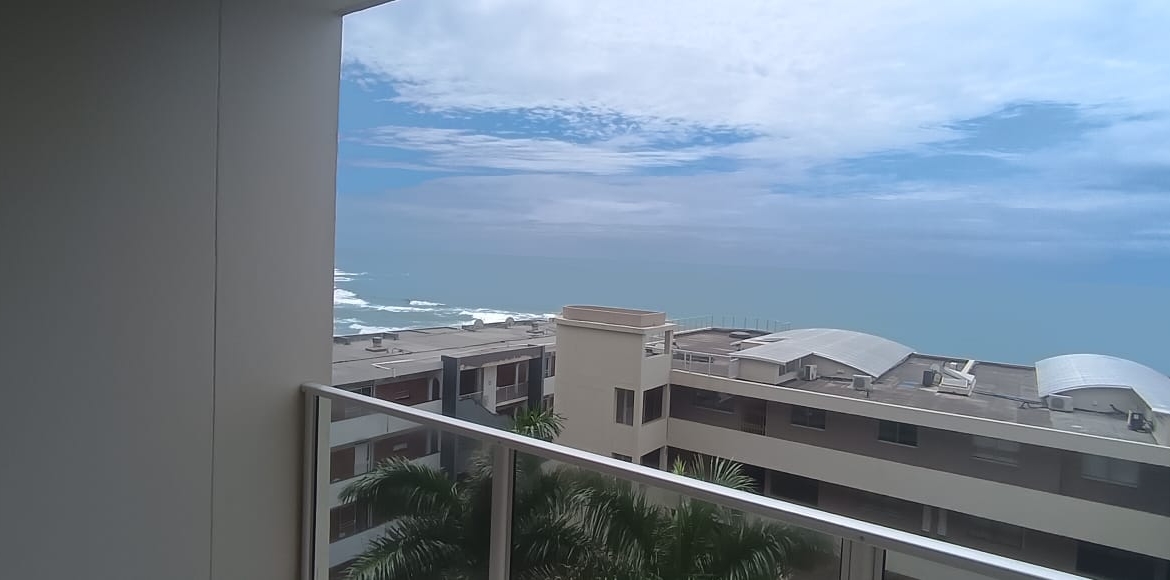 Oceanfront Living: 3-Bedroom Apartment with Panoramic Sea Views in Margate