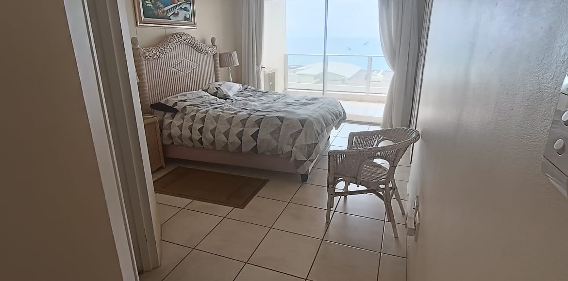 Oceanfront Living: 3-Bedroom Apartment with Panoramic Sea Views in Margate