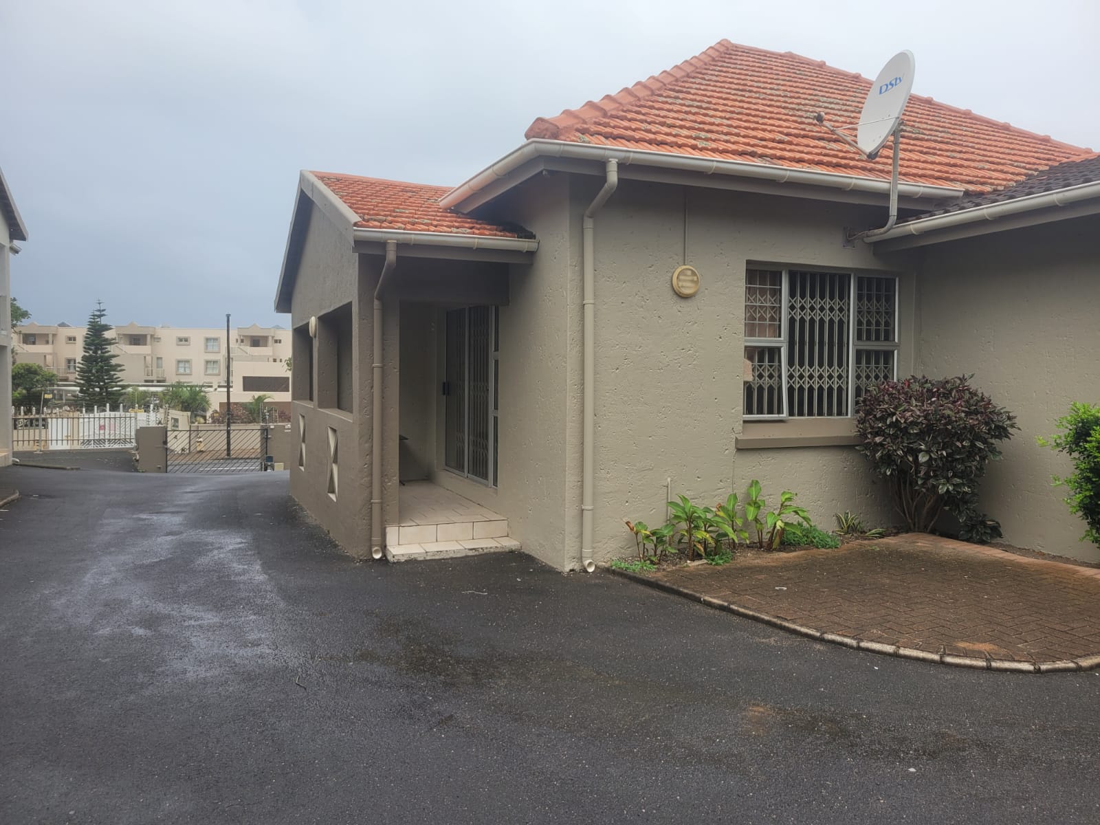 WhatsApp Image 2026-03-24 at 09.00.08 Charming 2-bedroom, 2-bathroom townhouse for sale