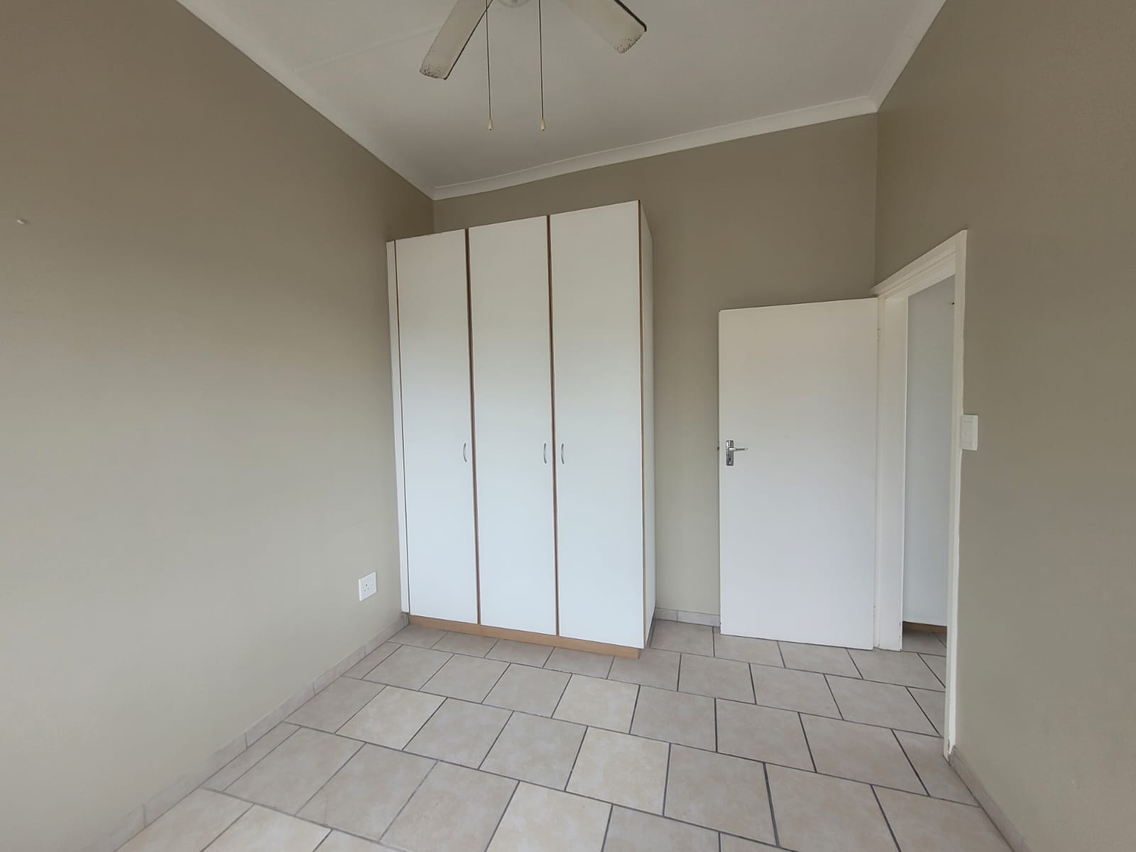 WhatsApp Image 2026-03-24 at 09.00.10 (4) Charming 2-bedroom, 2-bathroom townhouse for sale