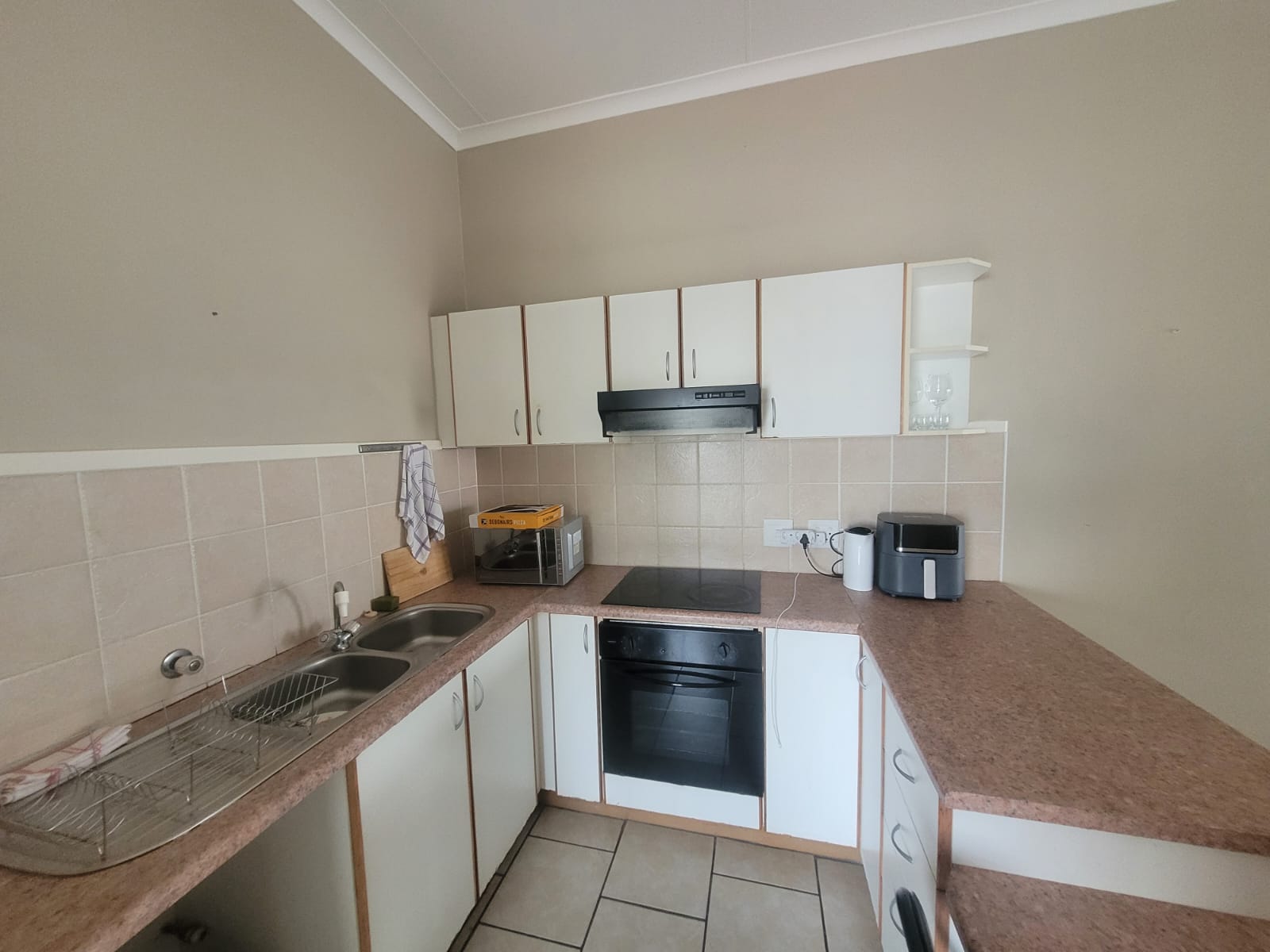WhatsApp Image 2026-03-24 at 09.00.11 (1) Charming 2-bedroom, 2-bathroom townhouse for sale