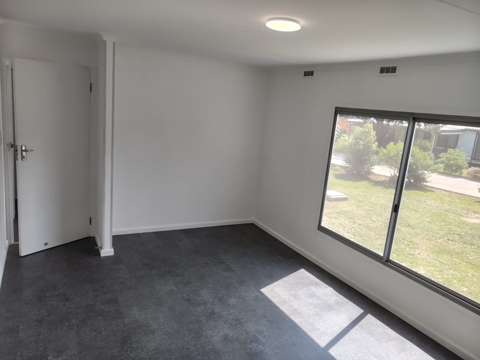 WhatsApp Image 2026-03-30 at 12.10.47 (10) Peaceful & Secure Living – Spacious 2 Bedroom, 2 Bathroom Park Home