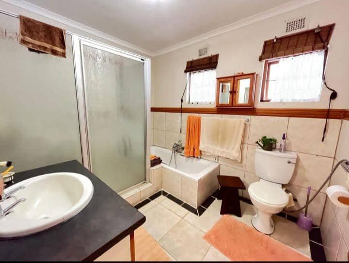Exceptional 4.5ha Macadamia Farm with 2 Dwellings, Dam & Borehole