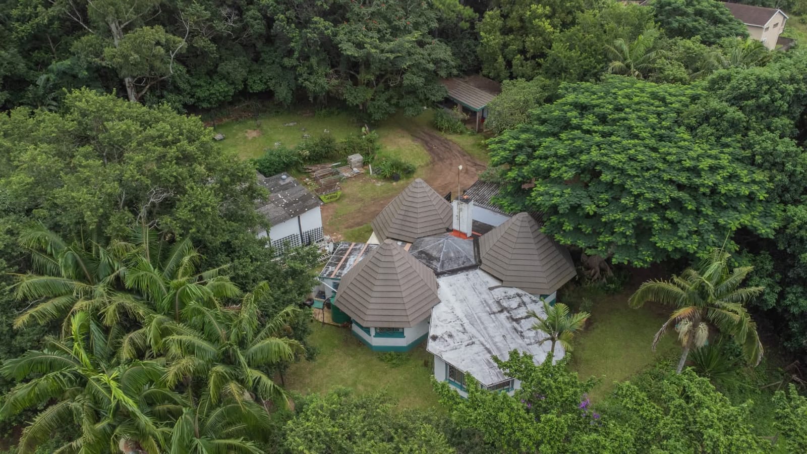 Exceptional 4.5ha Macadamia Farm with 2 Dwellings, Dam & Borehole