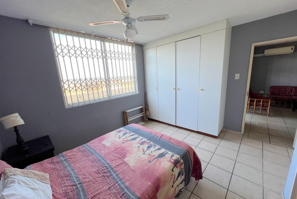 Stylish 3-bedroom Beachside Retreat with Garden, Patio and Secure-living