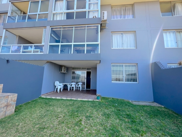 Stylish 3-bedroom Beachside Retreat with Garden, Patio and Secure-living