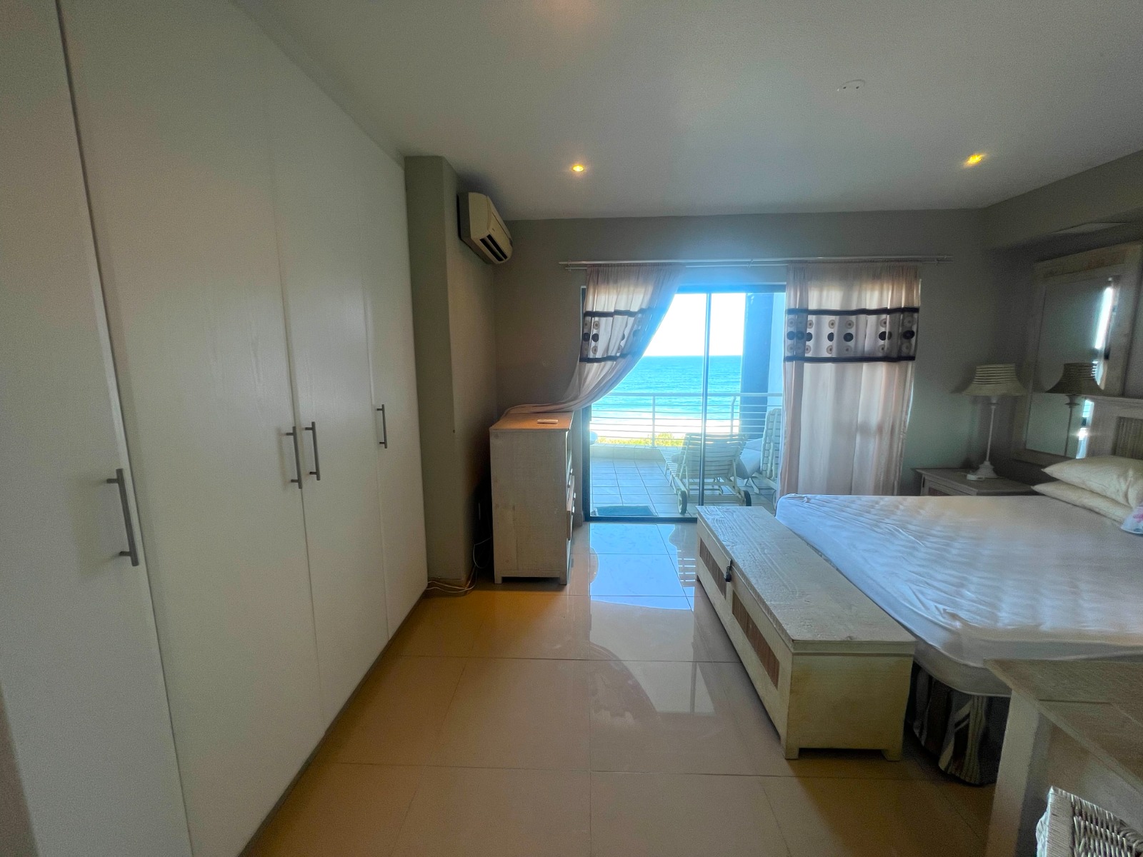 d58b8db1-874a-458f-8f2b-50c4ba8855d7 Spacious, Bright and Open 4 Bedroom Apartment For Sale