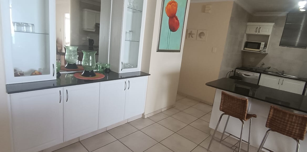 Oceanfront Living: 3-Bedroom Apartment with Panoramic Sea Views in Margate
