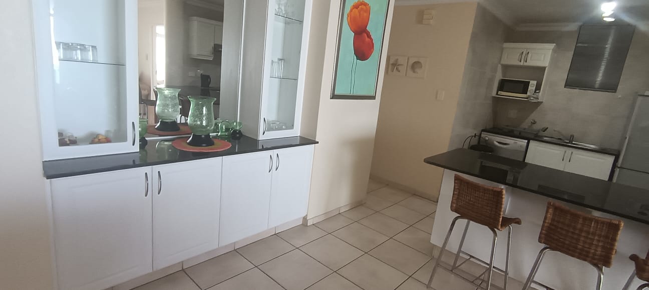 dining room Oceanfront Living: 3-Bedroom Apartment with Panoramic Sea Views in Margate