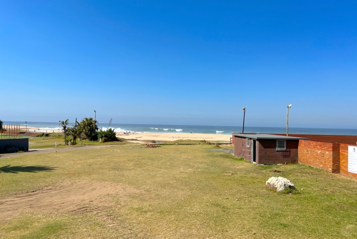 Stylish 3-bedroom Beachside Retreat with Garden, Patio and Secure-living