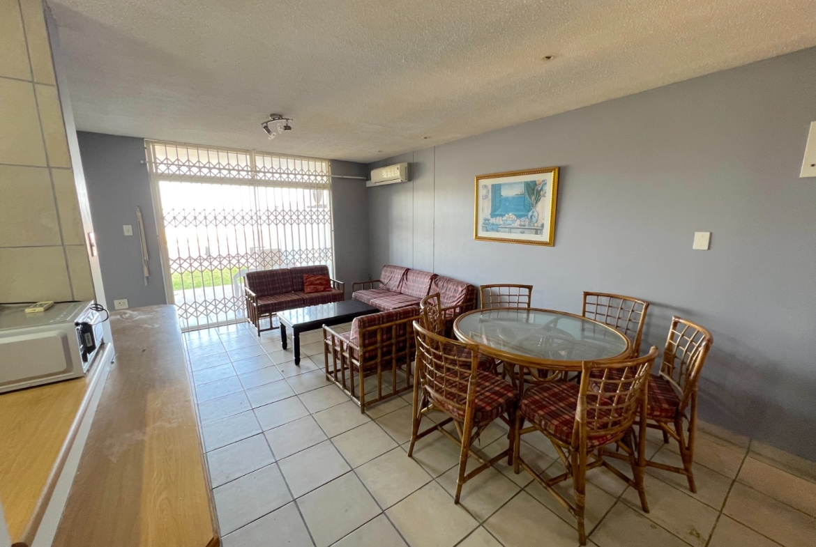 Stylish 3-bedroom Beachside Retreat with Garden, Patio and Secure-living