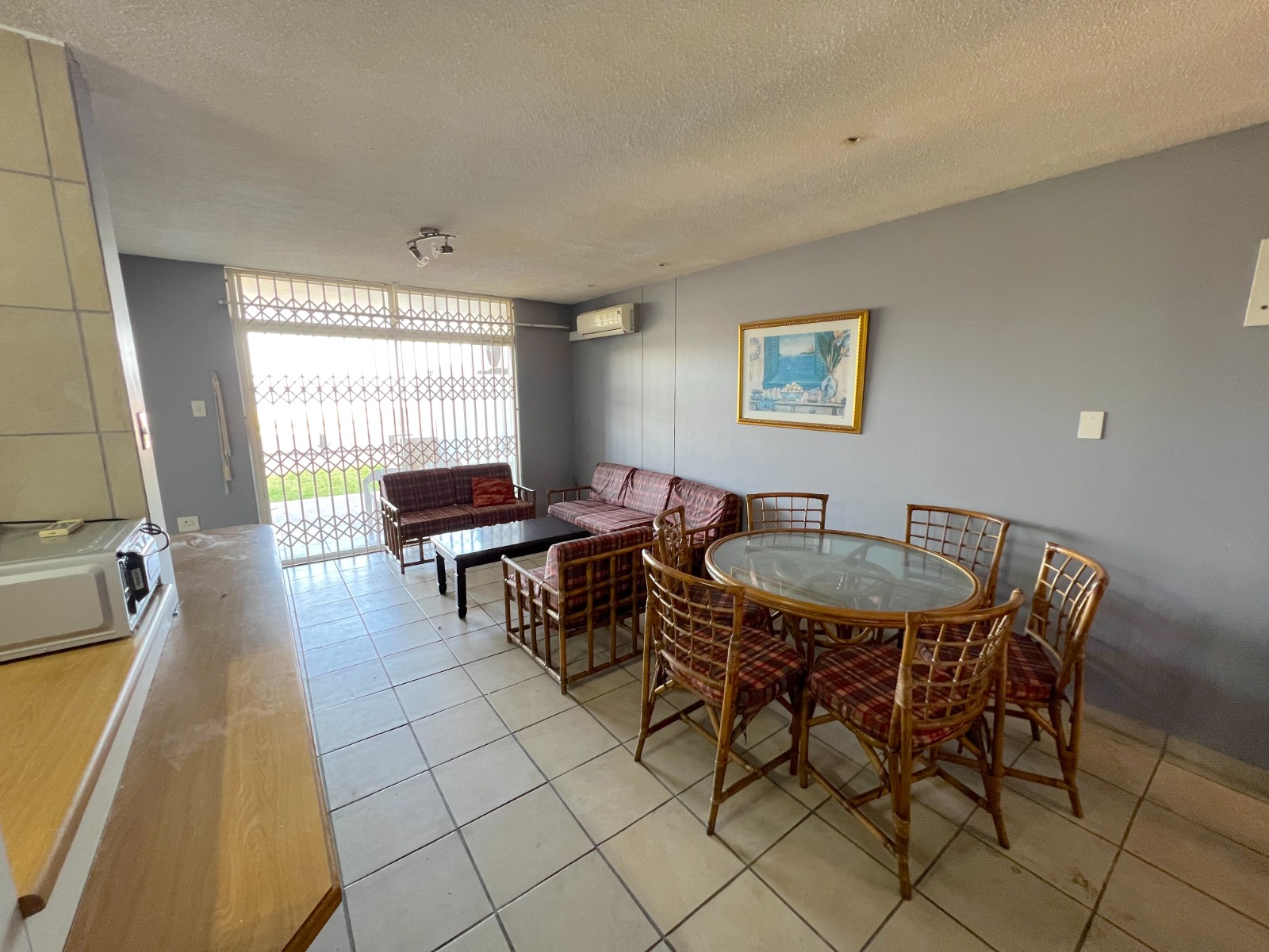 f780a18a-4c0c-4ceb-967c-f5b9252d450a Stylish 3-bedroom Beachside Retreat with Garden, Patio and Secure-living