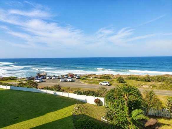 Laguna, Uvongo | R1,850,000 | 120 m² | 3 Bedrooms | Top Floor | Fully Furnished