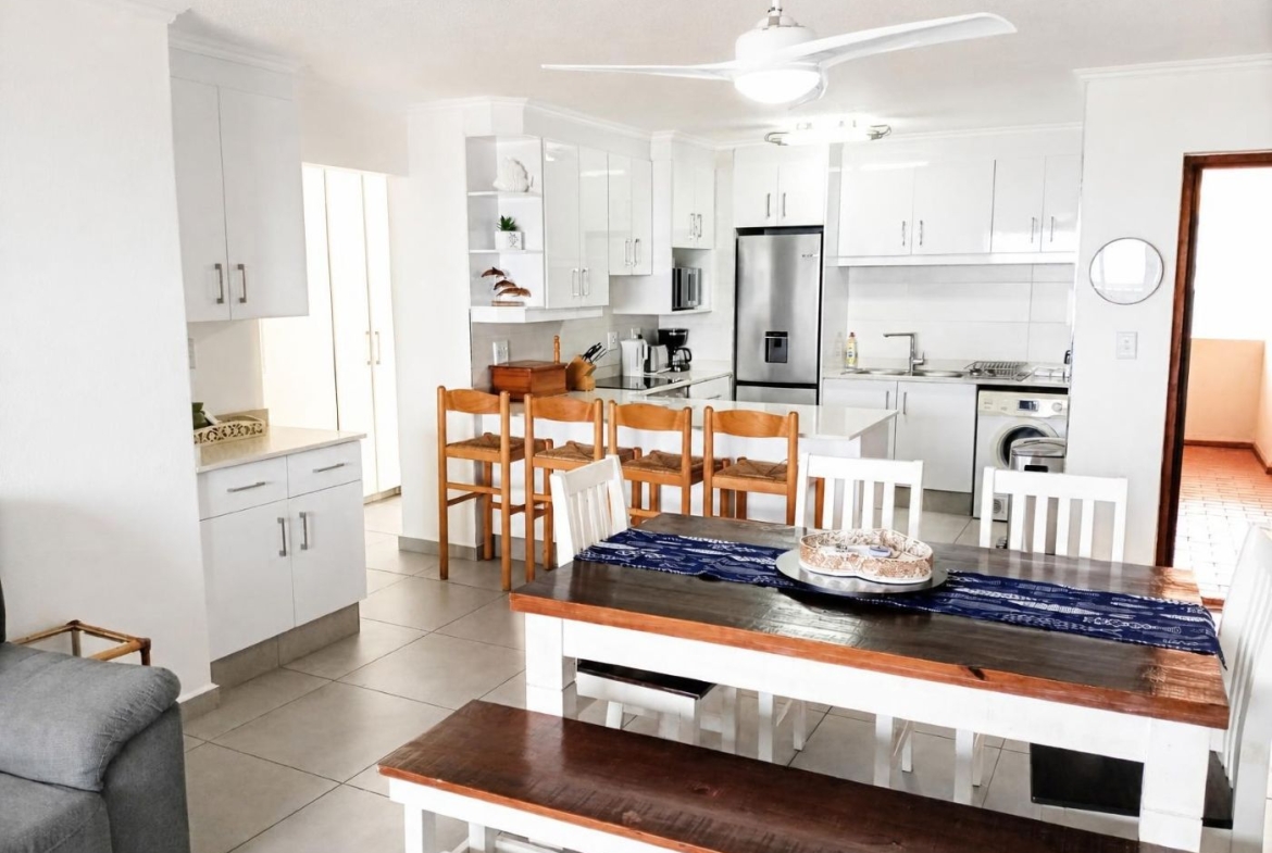 Laguna, Uvongo | R1,850,000 | 120 m² | 3 Bedrooms | Top Floor | Fully Furnished