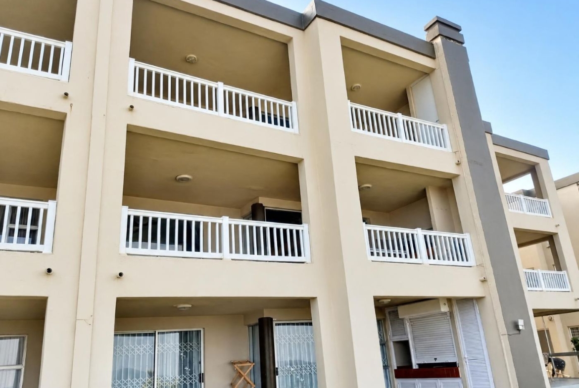Laguna, Uvongo | R1,850,000 | 120 m² | 3 Bedrooms | Top Floor | Fully Furnished