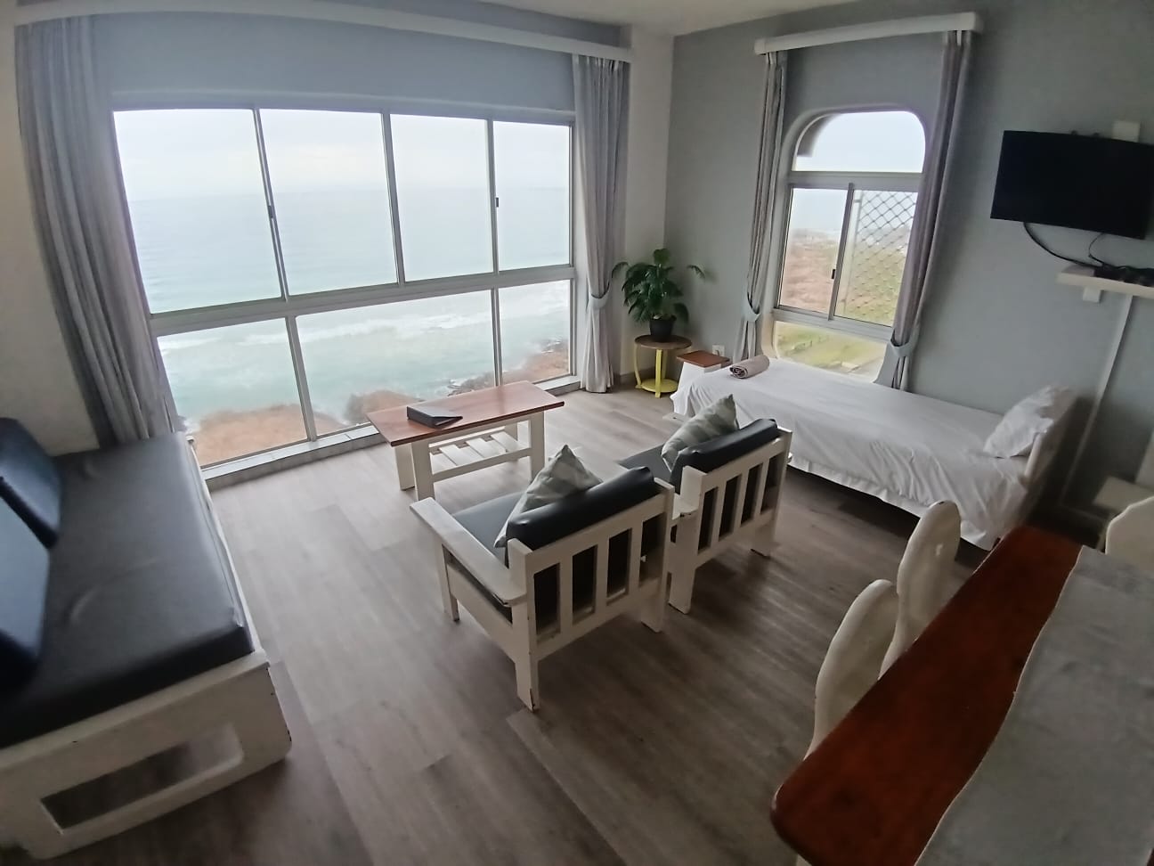 2 Bedroom, 2 Bathroom, open plan, Margate Sea view for Sale