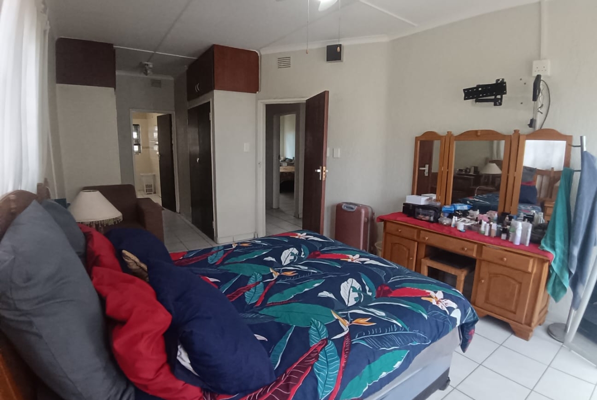 3 Bedroom, 2 Bathroom, Open Plan, Uvongo Sea view for Sale