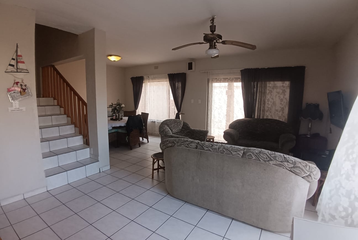 3 Bedroom, 2 Bathroom, Open Plan, Uvongo Sea view for Sale