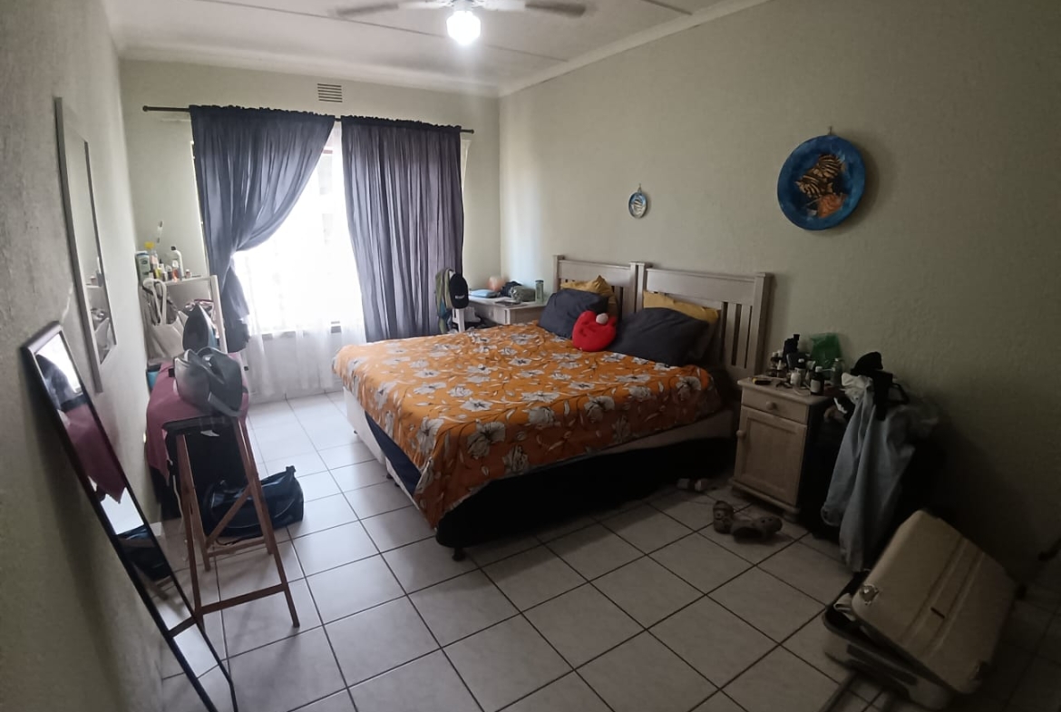 3 Bedroom, 2 Bathroom, Open Plan, Uvongo Sea view for Sale