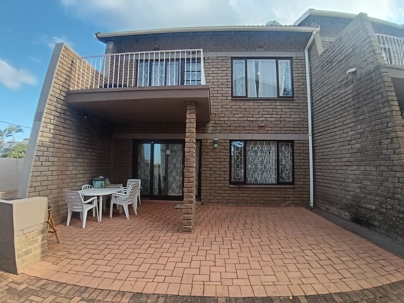 3 Bedroom, 2 Bathroom, Open Plan, Uvongo Sea view for Sale