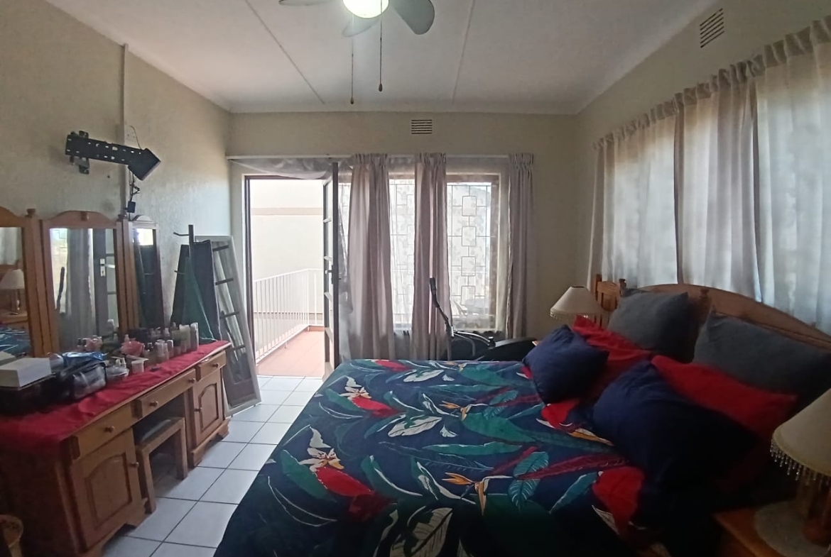 3 Bedroom, 2 Bathroom, Open Plan, Uvongo Sea view for Sale