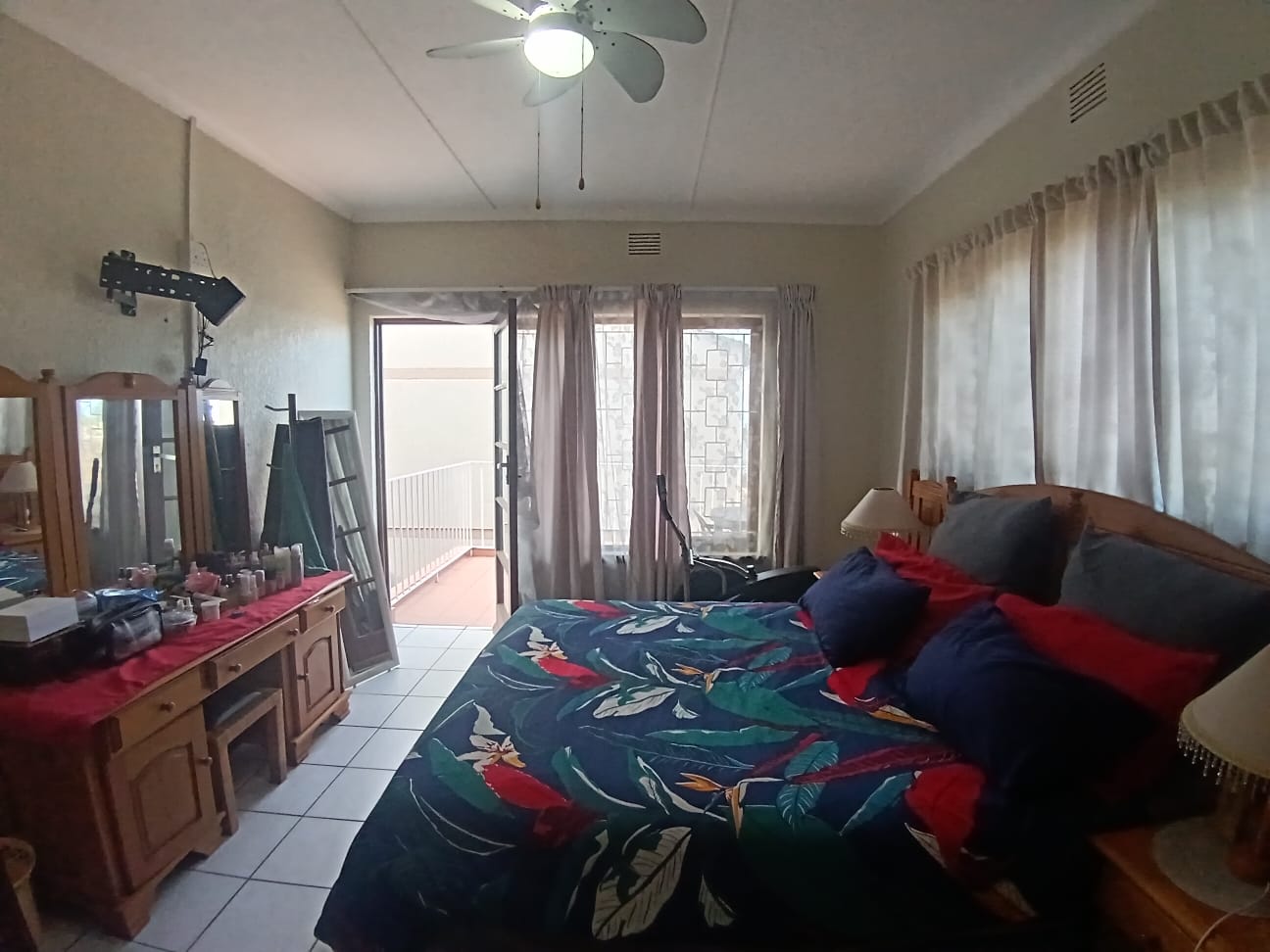3 Bedroom, 2 Bathroom, Open Plan, Uvongo Sea view for Sale