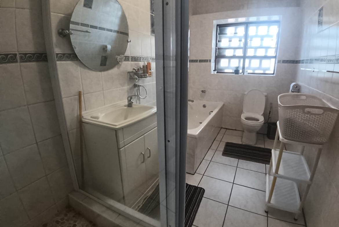 3 Bedroom, 2 Bathroom, Open Plan, Uvongo Sea view for Sale