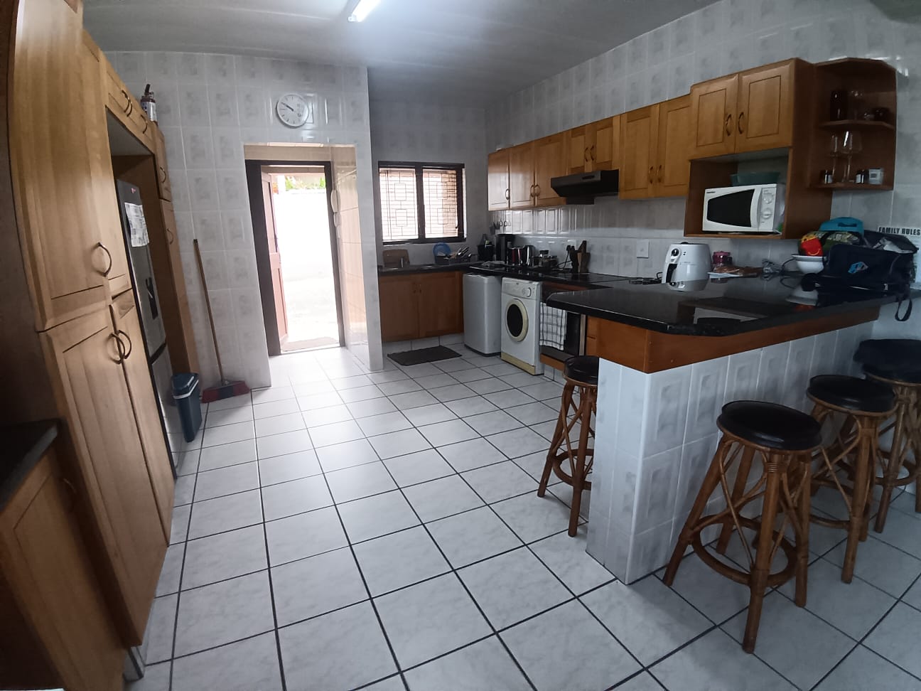 3 Bedroom, 2 Bathroom, Open Plan, Uvongo Sea view for Sale