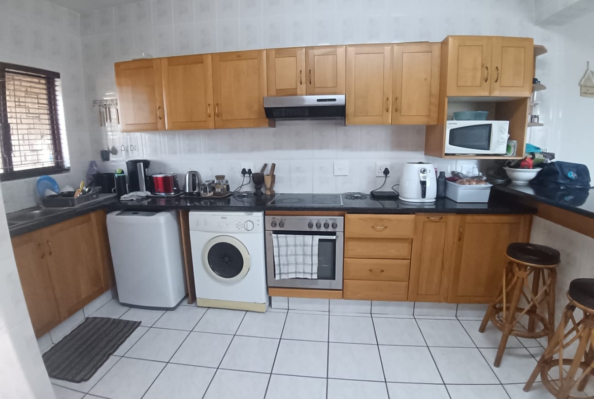 3 Bedroom, 2 Bathroom, Open Plan, Uvongo Sea view for Sale