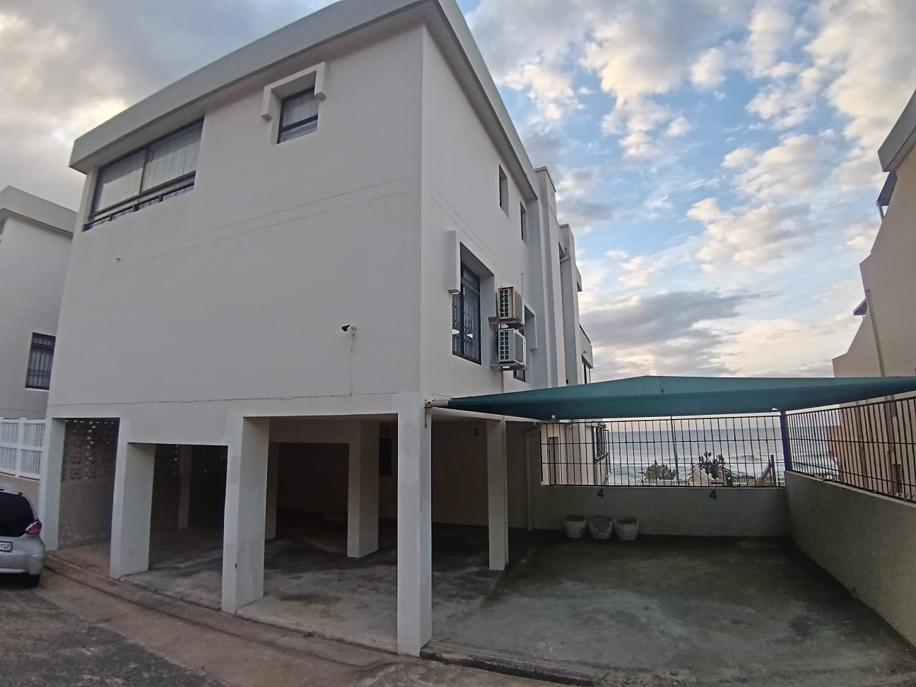 15358491 4 Bedroom, 2 Bathroom, open plan, breath taking Manaba Sea view for Sale