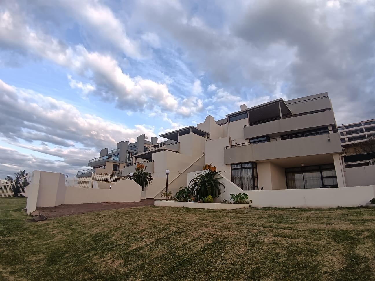 15358494 4 Bedroom, 2 Bathroom, open plan, breath taking Manaba Sea view for Sale