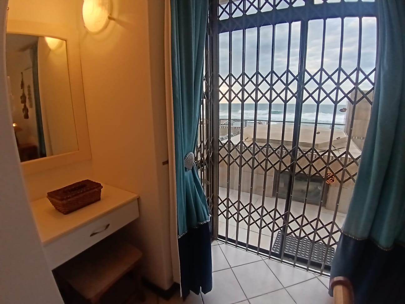 15358496 (1) 4 Bedroom, 2 Bathroom, open plan, breath taking Manaba Sea view for Sale