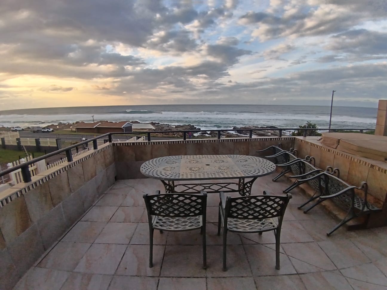 15358499 4 Bedroom, 2 Bathroom, open plan, breath taking Manaba Sea view for Sale