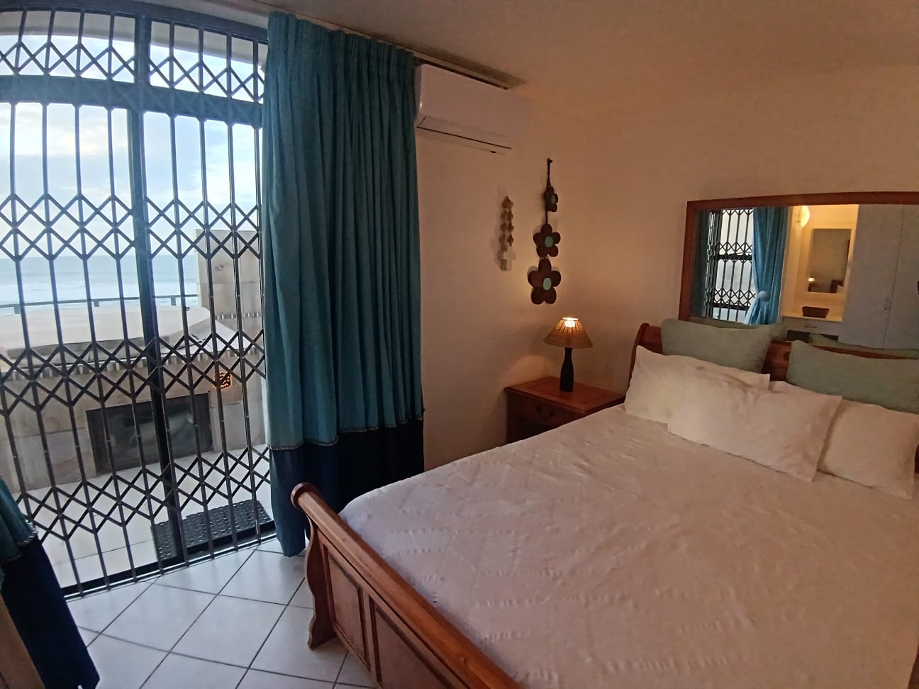15358500 4 Bedroom, 2 Bathroom, open plan, breath taking Manaba Sea view for Sale