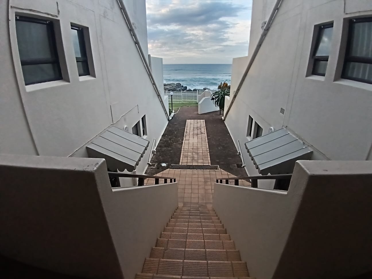 15358503 4 Bedroom, 2 Bathroom, open plan, breath taking Manaba Sea view for Sale